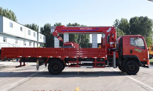 點擊查看詳細信息<br>標題：6.3噸東風160馬力隨車吊 閱讀次數：1682
