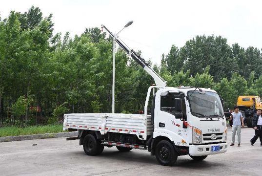點擊查看詳細信息<br>標題：1.2噸折臂吊 閱讀次數(shù)：1597