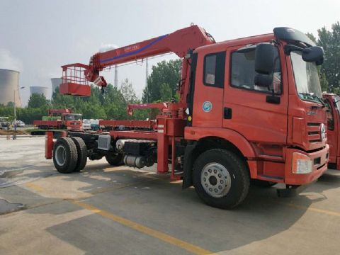 點擊查看詳細信息<br>標題：6.3噸大運隨車吊 閱讀次數：1603