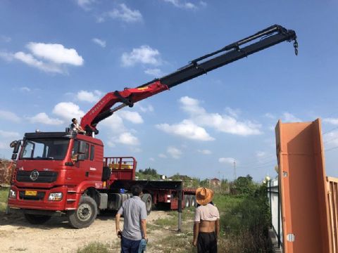 點擊查看詳細信息<br>標題：30噸折臂吊 閱讀次數：2423